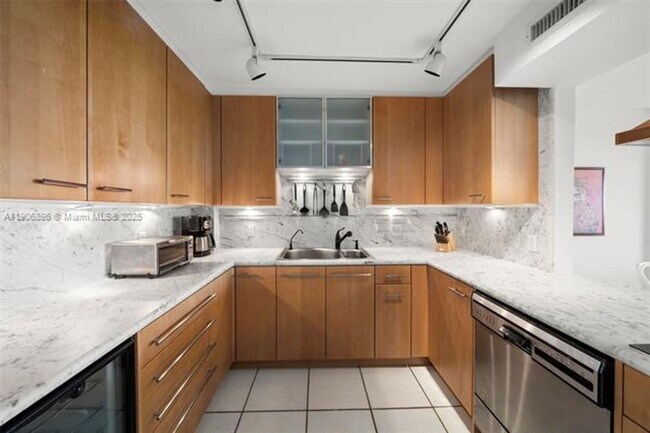 Building Photo - 155 Ocean Ln Dr