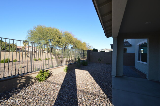 Building Photo - 1326 W Coyote Dr