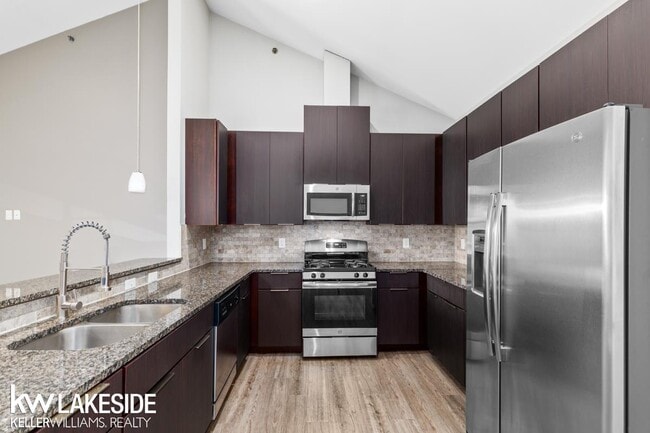 Building Photo - 45732 Utica Park Blvd