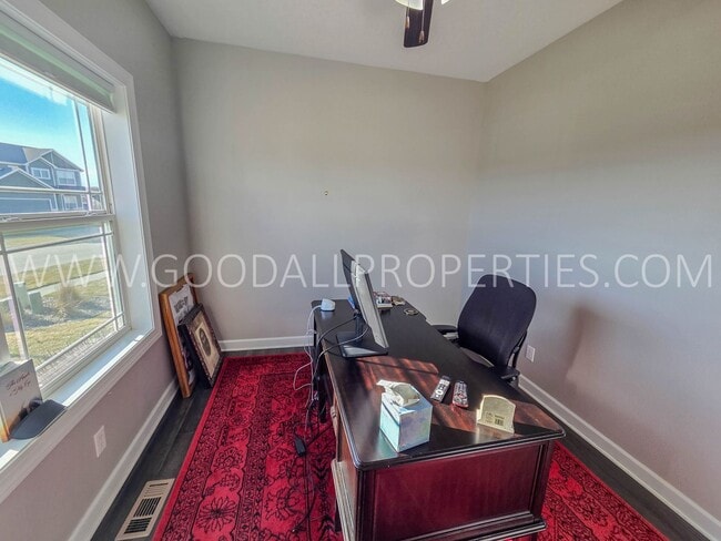 Building Photo - 3 Bed 2 Bath Home in Adel with a 3-Car Garage