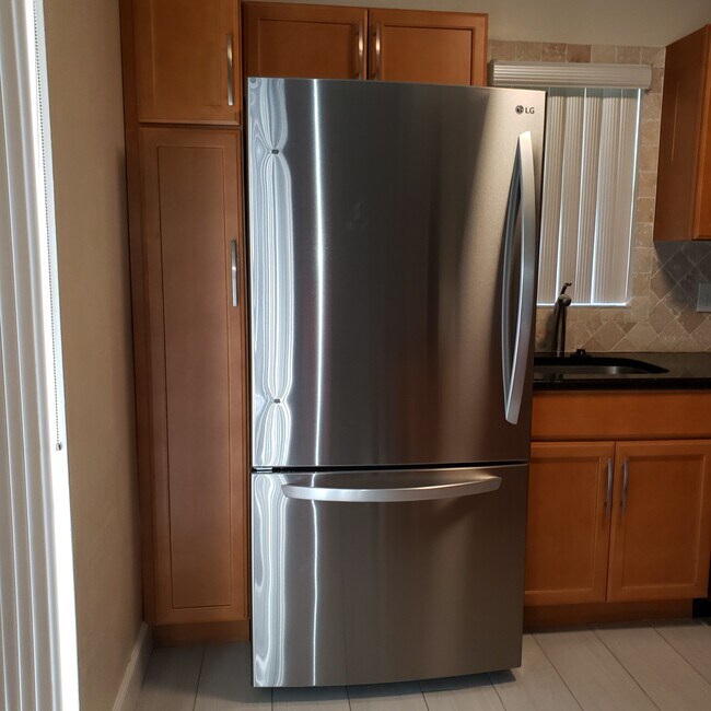 Building Photo - 7594 Courtyard Run W