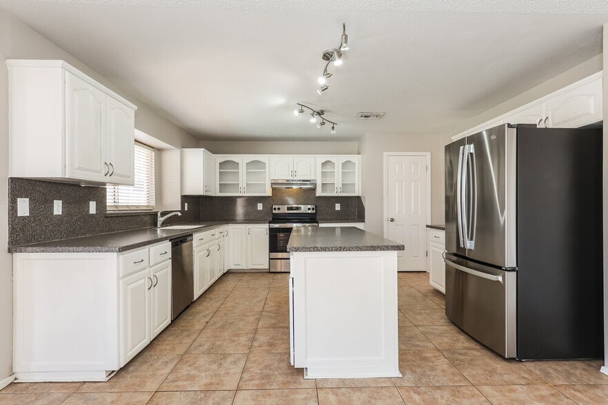 Building Photo - 4214 E Saltsage Dr
