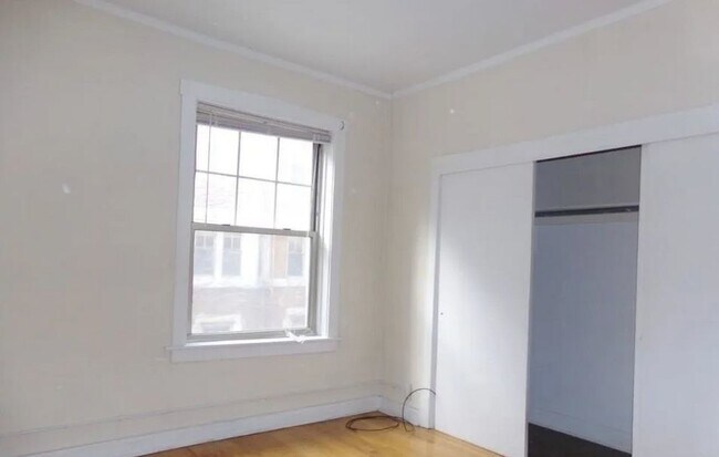Building Photo - 1551 W North Shore Ave
