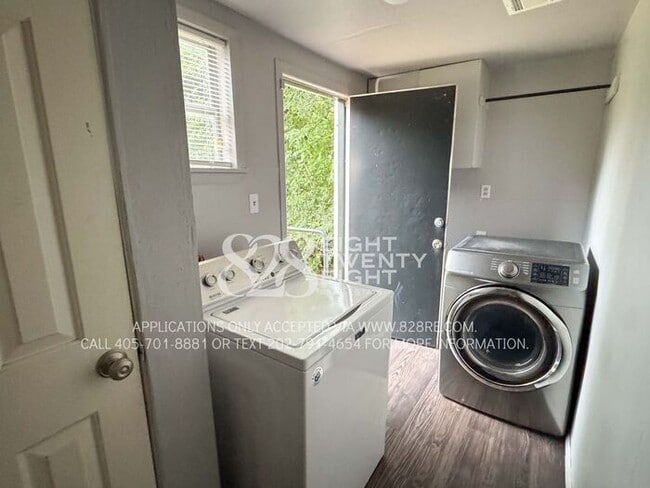 Building Photo - AVAILABLE NOW! Cute 2 Bed/1 Bath Single Fa...