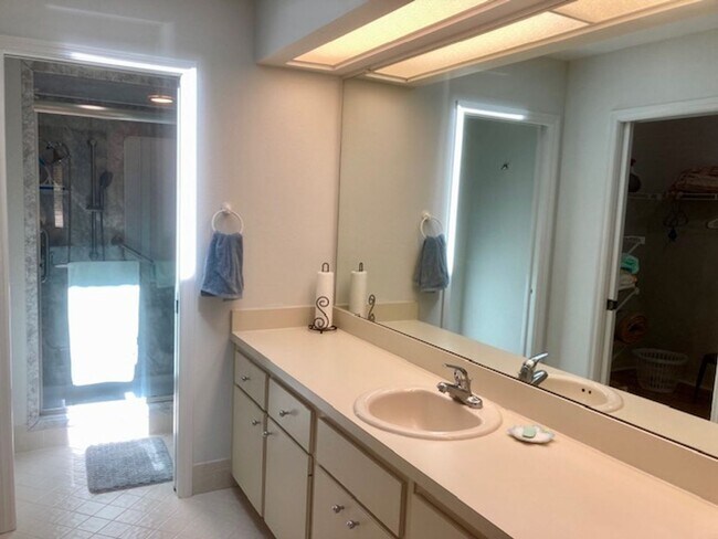 Building Photo - Meadowcrest Condo for Rent