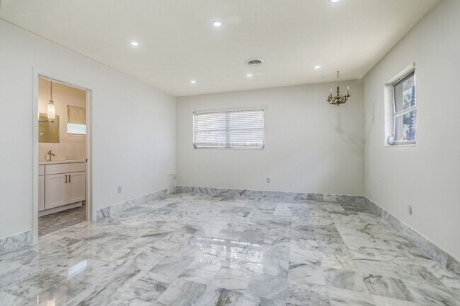 Building Photo - THIS SIZEABLE 4 BEDROOM, 3 ½ BATH, 2482 SQFT RESIDENCE IS READY FOR A LONG TERM RENTER.