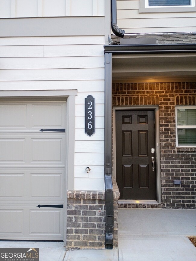 Building Photo - 236 Kenoot Dr