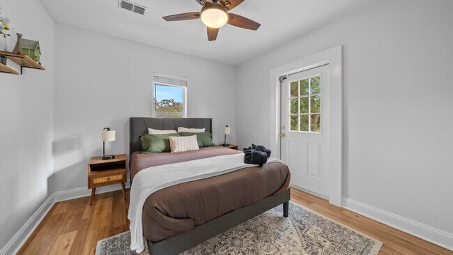 Building Photo - 720 1/2 West Woodlawn Avenue-SI ID1271939P