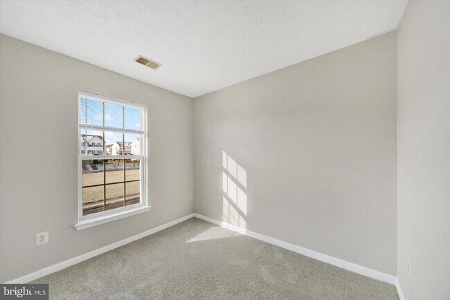 Building Photo - 5032 Finsbury Rd