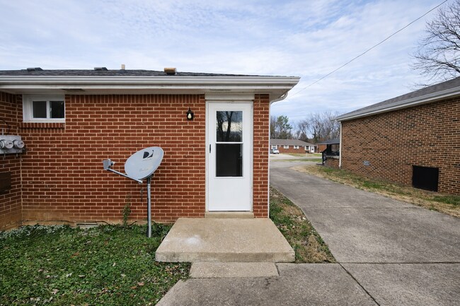 Building Photo - 108 Tandy Dr