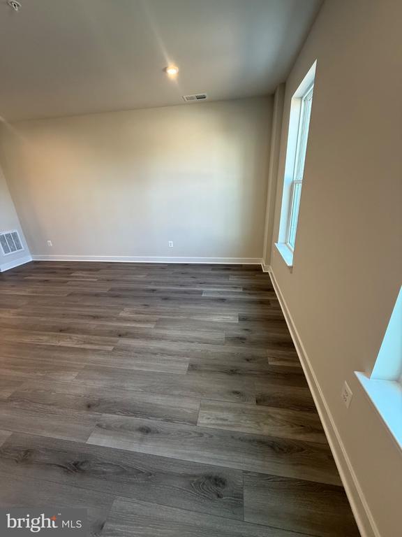 Building Photo - 8144 Foxwood Dr