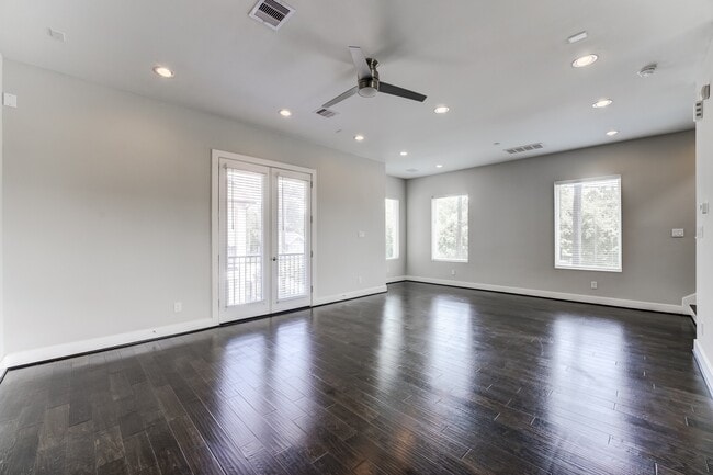 Building Photo - 2510 Tuam St