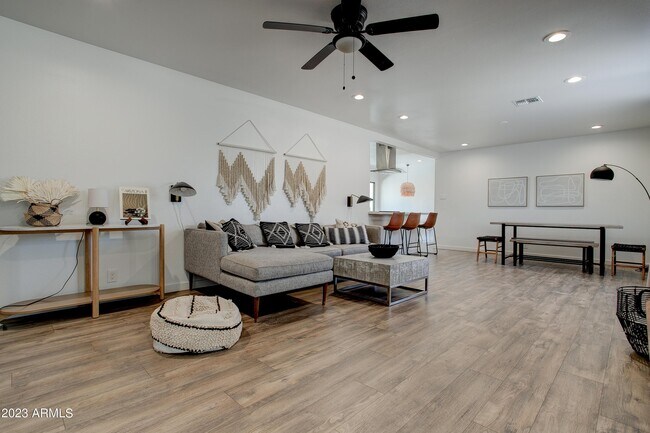 Building Photo - 1201 E Northview Ave