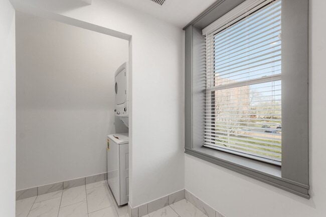 Building Photo - The Residences at 218 E Main St