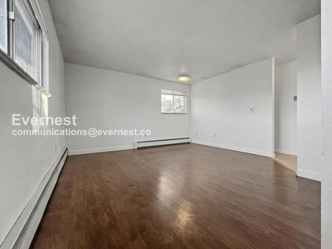 Building Photo - 1305 Burton Ct