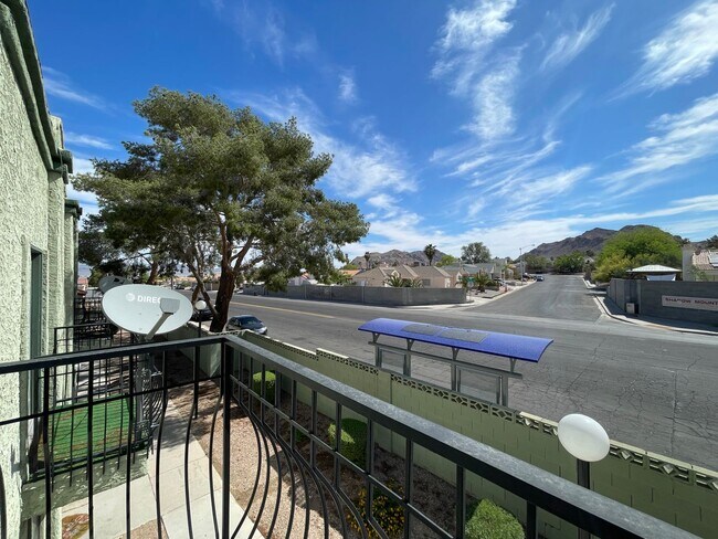 Building Photo - 2 BED 2 BATH TOWNHOUSE NEAR LAKE MEAD AND HOLLYWOOD