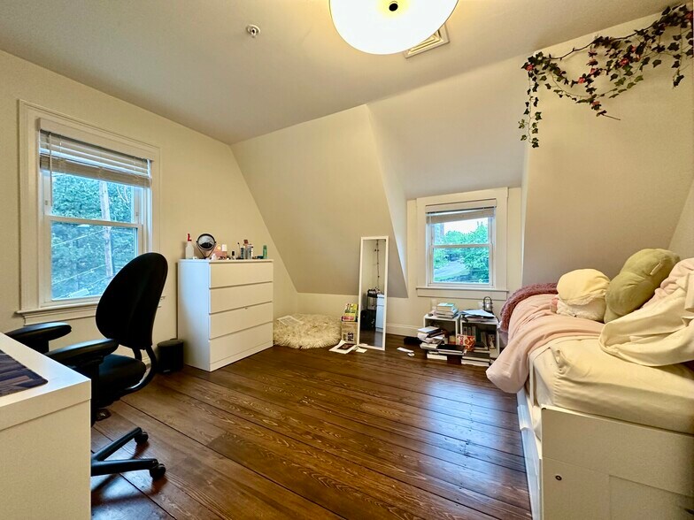 Bedroom - 19 Bellevue St