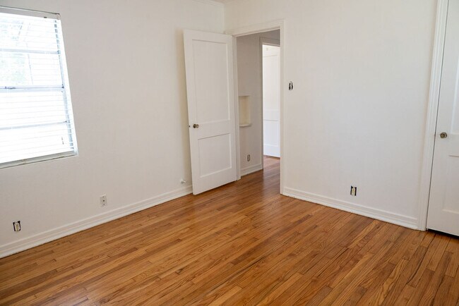 Building Photo - 1621 Davis St