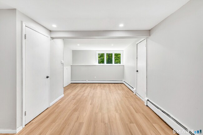 Building Photo - 48 Crestwood Rd