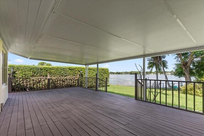 Building Photo - 1961 NE 188th St