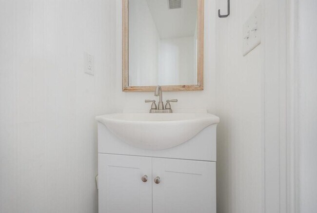 Building Photo - 125 Fieldstone Dr