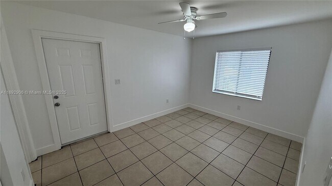 Building Photo - 6046 SW 40th St