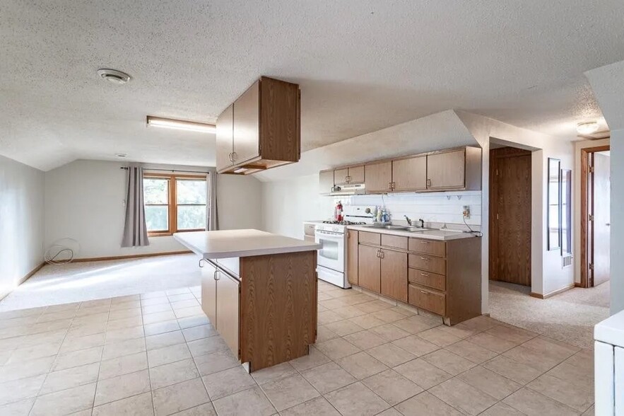 Kitchen/Living Room - 116 N 7th Ave