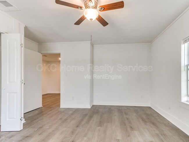 Building Photo - 1812 W Noble Ave