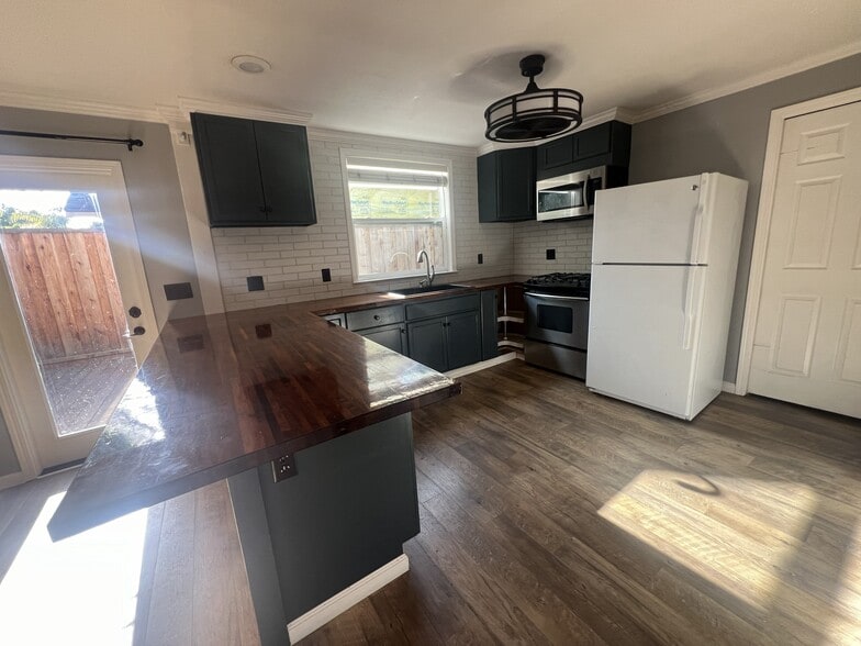 Building Photo - 455 Marshall Ave