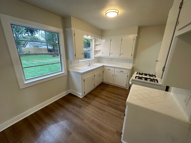 Building Photo - 1908 E Mimosa Ave