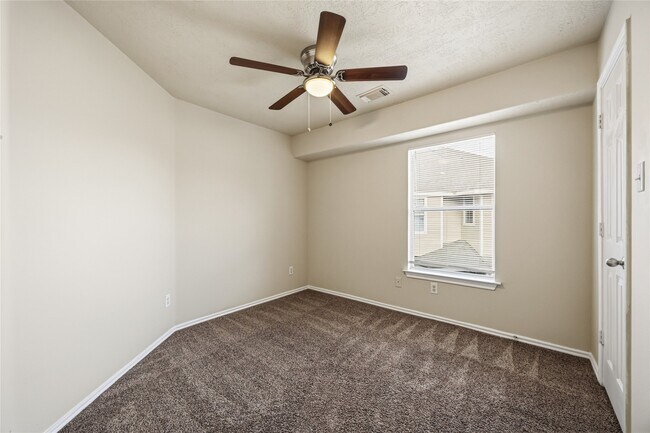 Building Photo - 14322 Mooreview Ln