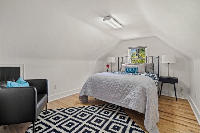 Building Photo - 113 Crestmere Ave