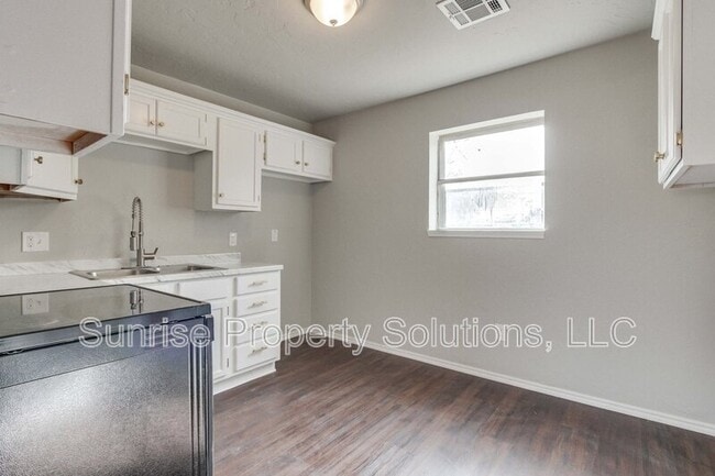 Building Photo - 4424 SE 38th St