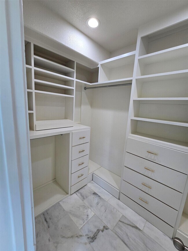 Building Photo - 6119 Grassy Haven Ln