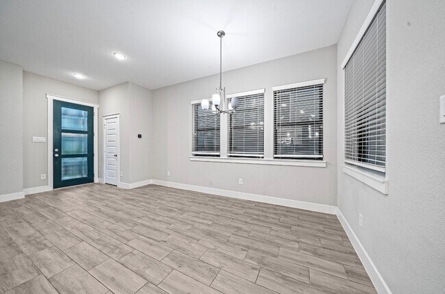 Building Photo - 18619 Admiration Dr