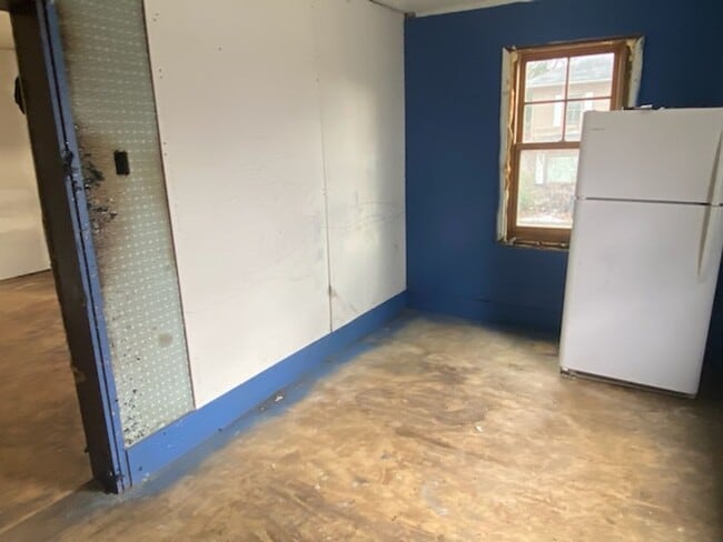 Building Photo - Now Available!! Fixer Upper! - $290 Month / $500 Down