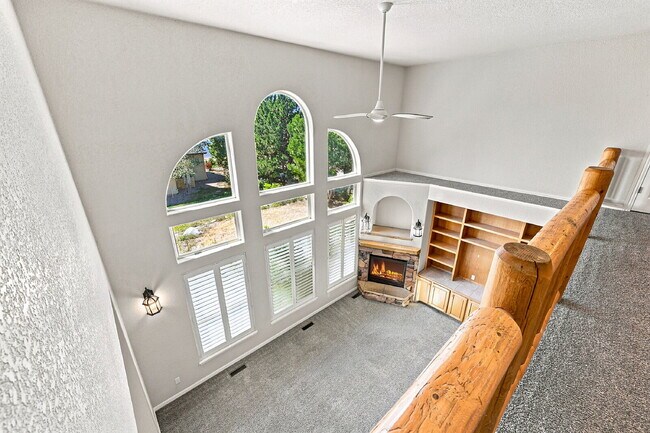 Building Photo - $3,040.95, 6 bed, 4 bath located in Colorado Springs