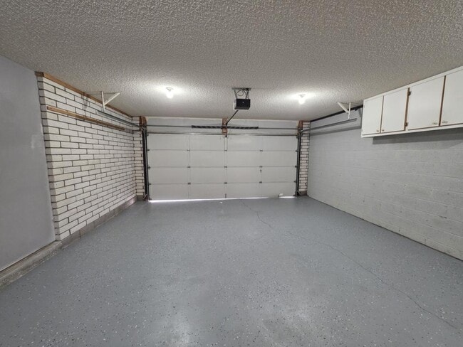 Building Photo - 987 Shadow Crest Cir