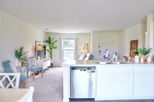 Building Photo - 1229 SW San Antonio Ave