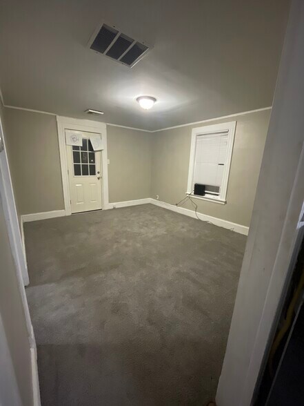 Building Photo - 256 Plank Rd