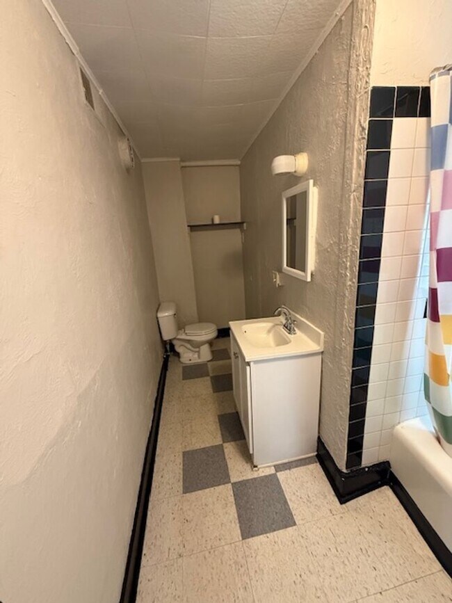 Building Photo - Virginia- BB