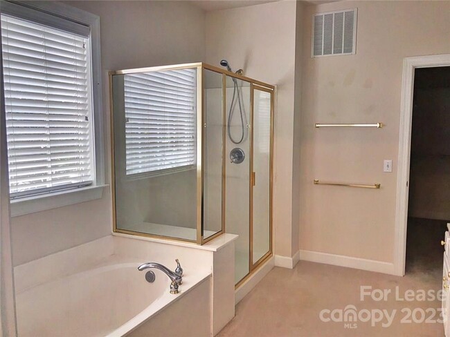 Building Photo - 11106 Knight Castle Dr