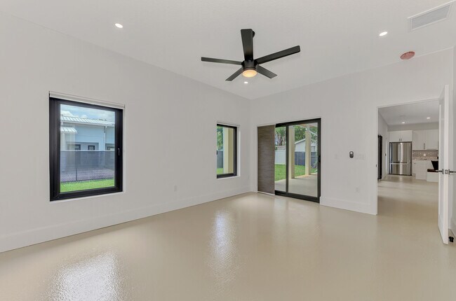 Building Photo - 2144 Webber St