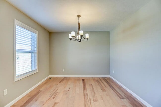 Building Photo - Beautiful 5 bed, 4 bath-Prairie Crossing, Mahomet - AVAILABLE NOW