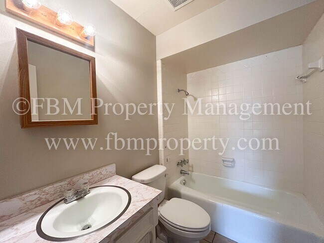 Building Photo - 1700 Charlottesville Dr