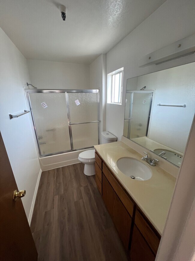 Building Photo - 13707 Cerise Ave