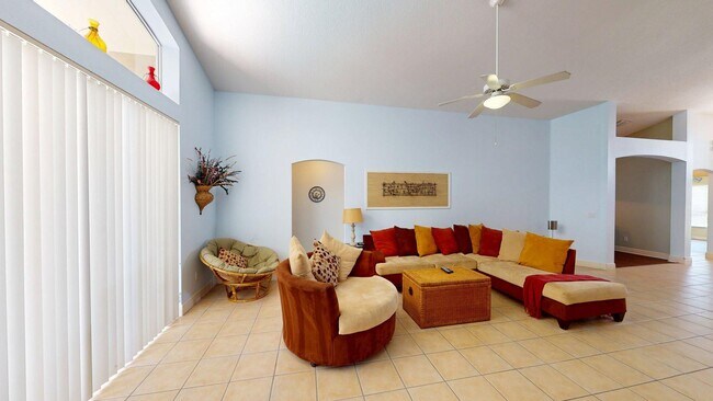 Building Photo - 4 BR 3 BA          POOL HOME    Highlands ...