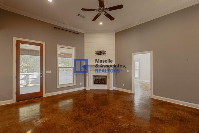 Building Photo - 3 Bed/2 Bath Home in Greenfield Station!!