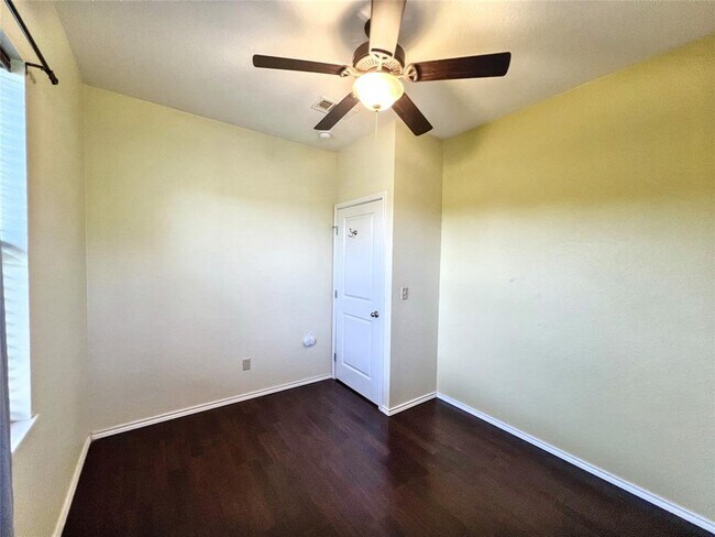 Building Photo - 8750 Scarlet Cir