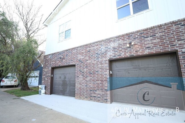 Building Photo - Luxury 3 bed, 2.5 bath duplex near St. Ber...